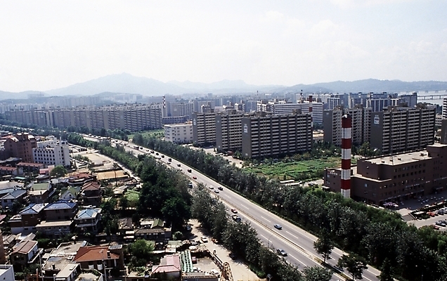포토 JPG 주간 구름 건축물 건축 도로 길 하늘 아파트 서울 한국 풍경 빌딩 사람없음 야외 건물 도시 상업시설 국내포토 자연요소 아시아 교통시설 주택 시설 상업 파일형식
