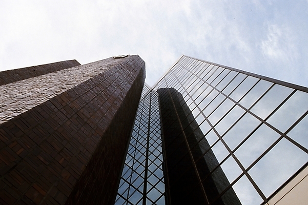포토 JPG 주간 구름 시설물 건축물 현대건축 건축 로우앵글 창문 하늘 풍경 빌딩 사람없음 야외 건물 도시 상업시설 국내포토 자연요소 뷰포인트 시설 상업 파일형식