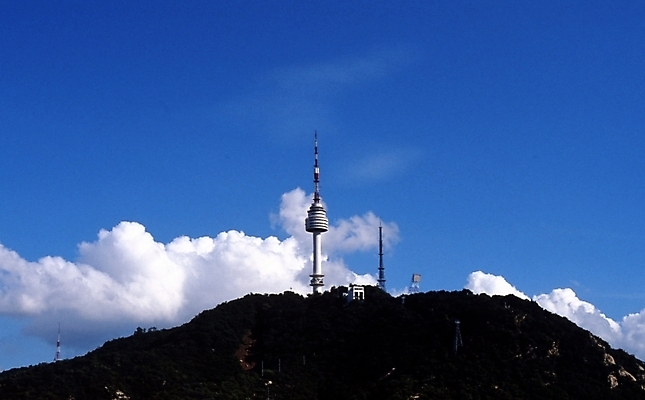 포토 JPG 주간 구름 건축물 건축 하늘 서울 한국 풍경 사람없음 야외 건물 도시 남산 남산타워 국내포토 자연요소 아시아 랜드마크 파일형식