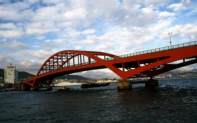 포토 JPG 주간 구름 시설물 현대건축 건축 바다 교통시설 하늘 풍경 빌딩 사람없음 야외 건물 도시 부산대교 가교 국내포토 자연요소 건축물 교통 다리_건축물 시설 부산 파일형식