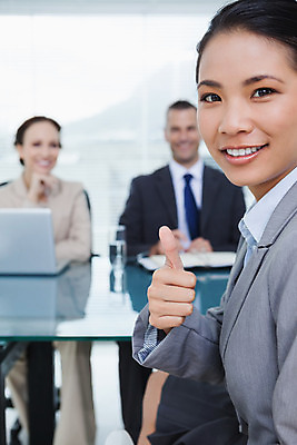 포토 JPG 해외이미지 백인 여자 남자 실내 미소 앉기 동양인 여러명 상반신 20대 성인 30대 사무실 최고 비즈니스맨 비즈니스우먼 뒤돌아보기 직원 면접 지원 해외202004 해외포토 서양인 다수 비즈니스 모션 표정 사람 인종 청년 내부 장년 직장인 파일형식