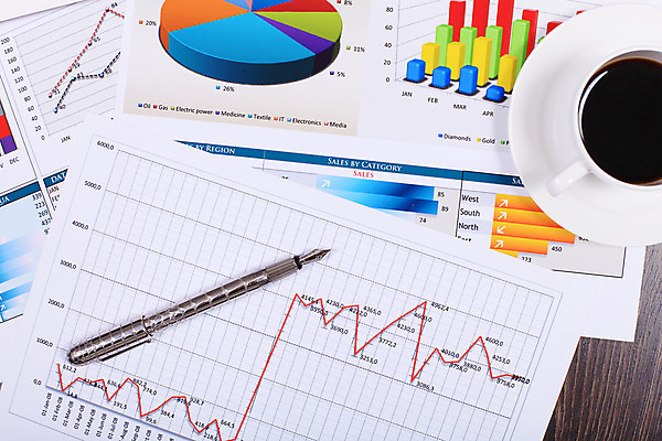 포토 JPG 해외이미지 종이 컨셉 회사 비즈니스 통계 탁자 그래프 직장 사람없음 사무실 펜 볼펜 자료 계산기 정보 키보드 업무 계획 오브젝트 보고서 문서 해외202004 해외포토 가구 문구용품 필기구 장비 작업 파일형식