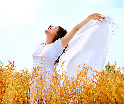 포토 JPG 해외이미지 밭 자연 건조 한명 미소 사람 야외 농작물 수확 추수 가을 농부 밀 유기농 보리 밀짚 성인여자한명만 귀리 해외202004 해외포토 직업 1 웰빙 계절 농업 곡류 표정 짚 생태계 여자한명만 성인여자만 파일형식