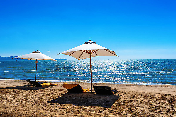 포토 JPG 해외이미지 구름 커플 모래 바다 섬 여행 2 의자 우산 자연 하늘 휴가 휴식 파노라마 풍경 사람없음 야외 물 여름 파란색 햇빛 침묵 흰색 전원 갑판 휴양지 양산 장면 태평양 멀리 불가리아 터키석 파라다이스 수평선 해외202004 해외포토 자연요소 계절 컬러 가구 컨셉 배_교통 관계 촬영기법 태양 소리 장소 전기에너지 보석 생태계 파일형식 남유럽