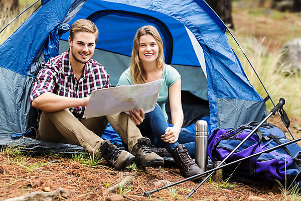 포토 JPG 해외이미지 백인 라이프스타일 커플 응시 여자 남자 행복 지도 자연 휴가 함께함 텐트 앉기 20대 성인 야외 두명 독서 캠핑 자유 시골 숲 캠핑장 성인만 해외202004 해외포토 서양인 시선 감정 컨셉 관계 모션 레저 캠핑도구 사람 청년 생활 생태계 파일형식