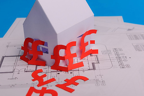 포토 JPG 해외이미지 디자인 종이 백그라운드 컨셉 돈 비즈니스 주택 사람없음 건물 쌓기 저축 재산 구매 오브젝트 투자 파운드 대출 해외202004 해외포토 건축물 모션 금융 쇼핑 파일형식