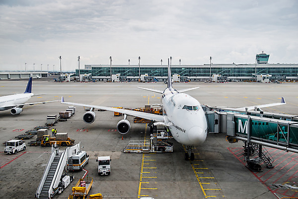 포토 JPG 해외이미지 직업 여행 비즈니스 비행기 독일 사람없음 항구 새벽 작업 기다림 공항 주차 도착 경계 준비 통로 대문 승객 엔진 로딩 해외202004 해외포토 자연요소 유럽 항공교통 교통시설 모션 대중교통 문 파일형식