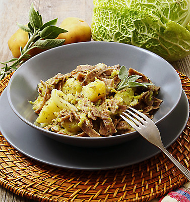 포토 JPG 해외이미지 전통 접시 음식 백그라운드 컨셉 다이어트 토마토 재료 감자 파스타 스파게티 요리 사람없음 주방 식사 저녁식사 이탈리아 면 맛 지중해 먹기 양배추 레시피 점심식사 마카로니 오리지널 맛있는 해외202004 해외포토 식기 유럽 바다 채소 모션 서양음식 건강 파스타면 파일형식