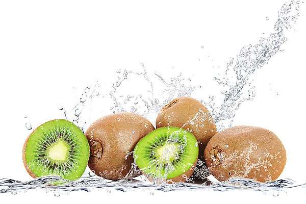 포토 JPG 해외이미지 조각 과일 키위 사람없음 물 젖음 흰배경 슬라이스 스플래쉬 해외202004 해외포토 자연요소 백그라운드 흰색 파일형식