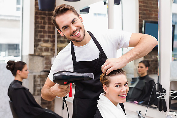 포토 JPG 해외이미지 백인 직업 헤어스타일 여자 남자 행복 산업 의자 청소년 건조 실내 미소 앉기 20대 세명 수건 거울 미용실 불기 미용사 이발 고객 약속 스타일리스트 스타일링 의료성형뷰티 스타일 중소기업 해외202004 해외포토 서양인 감정 가구 회사 모션 표정 사람 청년 내부 위생용품 뷰티샵 파일형식