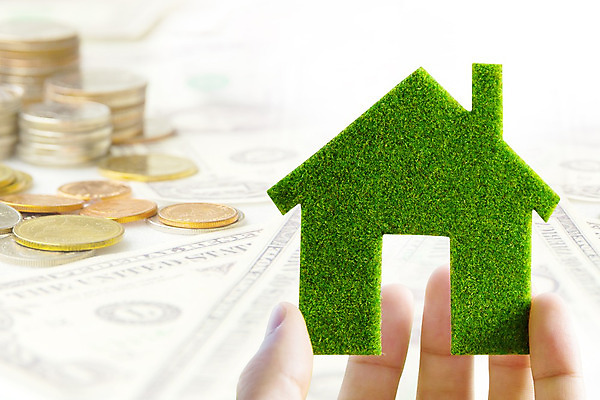 포토 JPG 해외이미지 손 디자인 백그라운드 컨셉 돈 주택 사람없음 건물 초록색 잡기 에코 해외202004 해외포토 건축물 컬러 모션 신체부위 환경 재산 파일형식