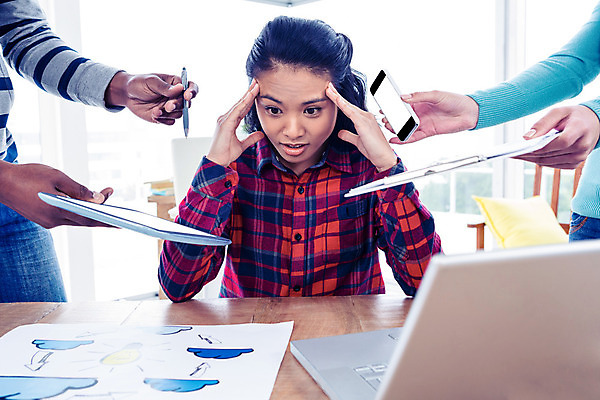 포토 JPG 해외이미지 여자 스트레스 실내 한명 들기 상반신 20대 성인 앞모습 스마트폰 태블릿 사무실 작업 비즈니스우먼 좌절 문서 바쁨 두통 부름 업무과다 과부하 의료성형뷰티 성인여자한명만 해외202004 해외포토 1 감정 뷰포인트 컨셉 비즈니스 모션 사람 청년 내부 전자제품 핸드폰 스마트기기 업무 직장인 질병 여자한명만 성인여자만 파일형식