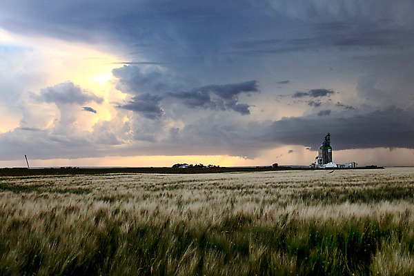 포토 JPG 해외이미지 구름 자연 하늘 날씨 풍경 사람없음 어둠 시골 위험 폭풍 뇌우 심각 폭풍우 힘찬 해외202004 해외포토 자연요소 컨셉 비_날씨 자연재해 생태계 파일형식