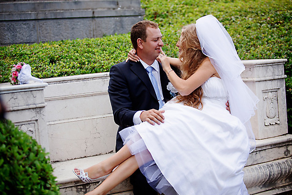 포토 JPG 해외이미지 주간 커플 공원 여자 남자 신부 결혼 결혼식 성인 야외 두명 옆모습 낭만 성인만 해외202004 해외포토 자연요소 공공시설 뷰포인트 컨셉 관계 사람 이벤트 파일형식