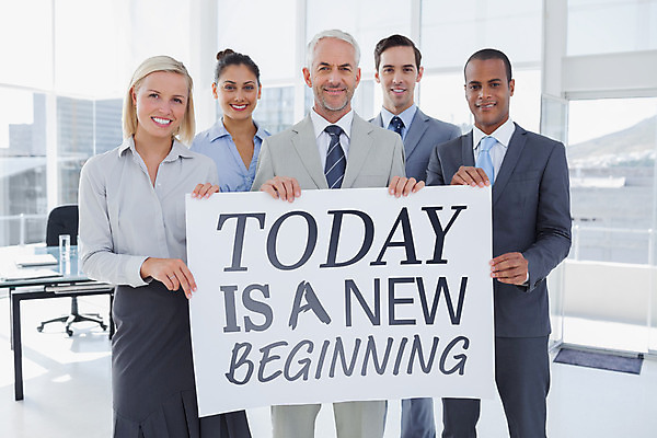 포토 JPG 해외이미지 서양인 외국인 백인 여자 남자 포스터 중년 50대 비즈니스 직장 함께함 서기 정장 여러명 20대 성인 사무실 흰색 잡기 직장인 비즈니스맨 비즈니스우먼 동료 직원 자극 해외202004 해외포토 직업 옷 컬러 다수 컨셉 회사 관계 모션 사람 인종 청년 파일형식