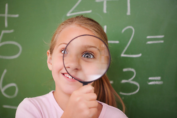 포토 JPG 해외이미지 백인 학생 손 여학생 여자 교육 어린이 교실 학교 유리 수업 실내 한명 초록색 칠판 잡기 확대 집중 검색 발견 소녀한명만 해외202004 해외포토 서양인 1 컬러 컨셉 모션 재질 사람 내부 신체부위 여자한명만 소녀만 파일형식