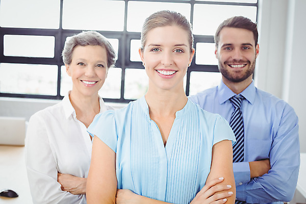 포토 JPG 해외이미지 서양인 외국인 백인 여자 남자 중년 50대 비즈니스 직장 함께함 서기 여러명 20대 성인 세명 사무실 직장인 비즈니스맨 비즈니스우먼 동료 직원 해외202004 해외포토 직업 다수 컨셉 회사 관계 모션 사람 인종 청년 파일형식