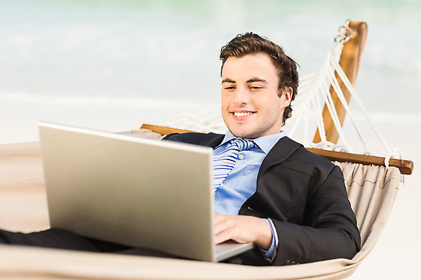 포토 JPG 해외이미지 백인 라이프스타일 남자 행복 휴가 따뜻함 한명 사람 정장 성인 야외 노트북 컴퓨터 햇빛 평화 맑음 자유 비즈니스맨 성인남자한명만 해외202004 해외포토 서양인 1 옷 감정 컨셉 비즈니스 날씨 생활 전자제품 태양 직장인 남자한명만 성인남자만 파일형식