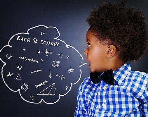 포토 JPG 해외이미지 학생 교육 남자 어린이 남학생 교실 학교 말하기 한명 사람 소년 스터디 숫자 칠판 유치원 수학 계산 분필 공식 해결 걸음마 대답 소년한명만 해외202004 해외포토 문자 1 교과목 모션 학습 초크 남자한명만 소년만 파일형식