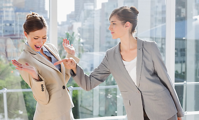 포토 JPG 해외이미지 백인 여자 비즈니스 직장 실내 정장 20대 성인 두명 30대 경쟁 분노 가리킴 업무 직장인 비즈니스우먼 좌절 라이벌 동료 분쟁 성인여자만 해외202004 해외포토 서양인 직업 옷 감정 컨셉 회사 관계 사람 손짓 청년 내부 장년 작업 여자만 성인만 파일형식