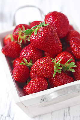 포토 JPG 해외이미지 과일 딸기 사람없음 바구니 가득함 담기 과일바구니 해외202004 해외포토 모션 파일형식