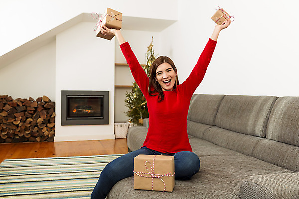 포토 JPG 해외이미지 나무 백인 전통 라이프스타일 계절 행복 컨셉 크리스마스 겨울 가족 휴가 주택 기념 선물 사랑 한명 장식 빨간색 놀람 우정 축하 오픈 흥분 벽난로 공유 제의 해외202004 해외포토 서양인 식물 1 기념일 감정 컬러 관계 표정 사람 건물 생활 친구 파일형식