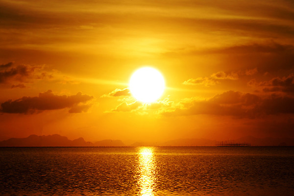 포토 JPG 해외이미지 바다 백그라운드 자연 하늘 풍경 사람없음 빨간색 빛 햇빛 태양 반사 노란색 일출 황혼 일몰 수평선 해외202004 해외포토 자연요소 컬러 노을 생태계 파일형식