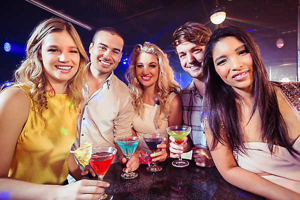 포토 JPG 해외이미지 백인 라이프스타일 긴머리 드레스 여자 남자 행복 과일 탁자 함께함 실내 서기 웃음 사람 이벤트 여러명 20대 성인 30대 파티 우정 축하 잡기 칵테일 바 화려 야간 클럽 흥분 스타일 성인만 유흥 해외202004 해외포토 자연요소 서양인 헤어스타일 옷 감정 가구 다수 컨셉 모션 주류 표정 청년 내부 생활 장년 친구 파일형식