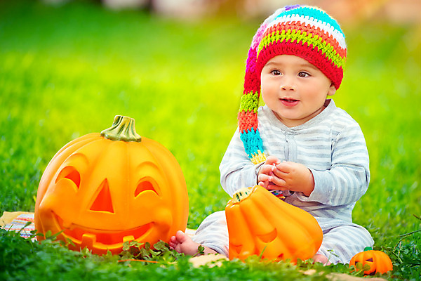 포토 JPG 해외이미지 모자 전통 계절 행복 어린이 밭 장난 자연 놀이 호박 한명 미소 소년 야외 장식 초록색 컬러풀 장난감 파티 할로윈 가을 축하 아기 10월 뒤뜰 잭오랜턴 해외202004 해외포토 1 잡화 남자 감정 컬러 컨셉 농업 채소 표정 사람 이벤트 날짜 생태계 파일형식