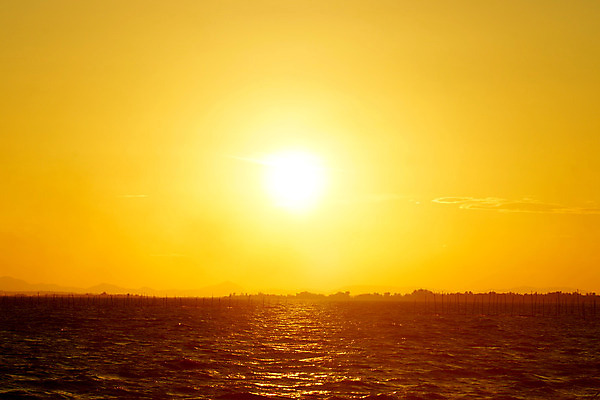 포토 JPG 해외이미지 바다 백그라운드 자연 하늘 풍경 사람없음 빨간색 빛 햇빛 태양 반사 노란색 일출 황혼 일몰 수평선 해외202004 해외포토 자연요소 컬러 노을 생태계 파일형식
