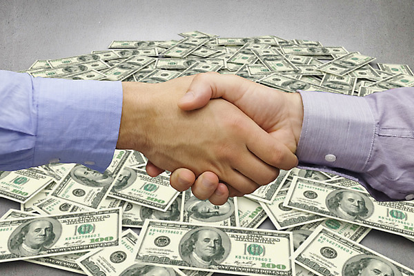 포토 JPG 해외이미지 손 돈 비즈니스 악수 신체부위 금융 경제 쌓기 달러 거래 인사 비즈니스맨 복도 재산 해외202004 해외포토 남자 모션 사람 손짓 예절 직장인 파일형식