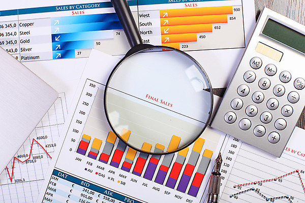 포토 JPG 해외이미지 종이 컨셉 회사 비즈니스 통계 탁자 그래프 직장 사람없음 사무실 펜 볼펜 자료 계산기 정보 키보드 업무 계획 오브젝트 보고서 문서 해외202004 해외포토 가구 문구용품 필기구 장비 작업 파일형식