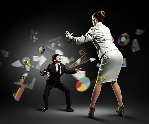 포토 JPG 해외이미지 백인 여자 남자 비즈니스 사업가 사람 두명 경쟁 분노 비즈니스맨 충돌 말다툼 성인만 해외202004 해외포토 서양인 직업 감정 컨셉 직장인 싸움 파일형식