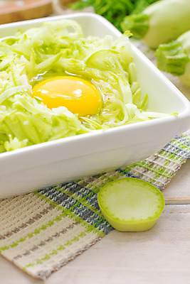 포토 JPG 해외이미지 잡화 음식 조각 다이어트 채소 재료 탁자 호박 건강 요리 사람없음 목재 초록색 빛 주방 계란 흰색 시골 신선 상품 오브젝트 유기농 날것 슬라이스 레시피 스쿼시 내추럴 점심식사 음식준비 주키니 주키니호박 채식주의자 핸드메이드 유일 비건 맛있는 해외202004 해외포토 나무 웰빙 스포츠 컬러 가구 구기 알 식사 준비 채식 파일형식