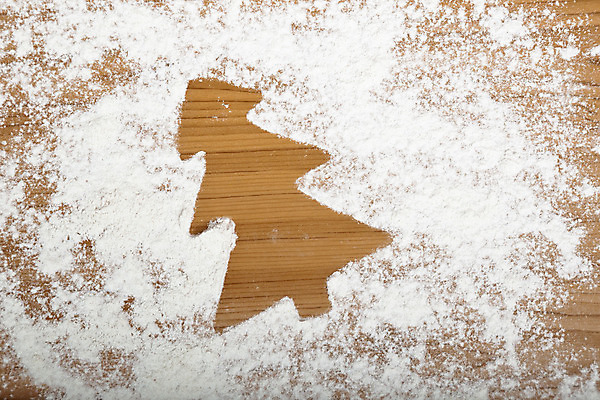 포토 JPG 해외이미지 모양 음식 재료 탁자 디저트 요리 사람없음 목재 장식 갈색 쿠키 흰색 축하 달콤 준비 날것 만들기 밀가루 쿠키틀 해외202004 해외포토 나무 컬러 가구 컨셉 모션 맛 가루 제빵도구 파일형식