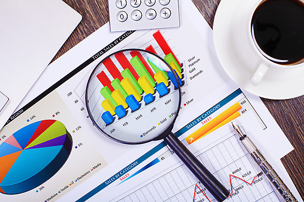 포토 JPG 해외이미지 종이 컨셉 회사 비즈니스 통계 탁자 그래프 직장 사람없음 사무실 펜 볼펜 자료 계산기 정보 키보드 업무 계획 오브젝트 보고서 문서 해외202004 해외포토 가구 문구용품 필기구 장비 작업 파일형식