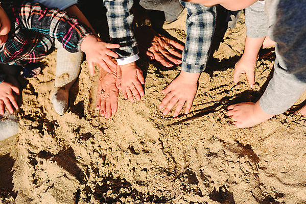 포토 JPG 해외이미지 라이프스타일 손 여자 딸 행복 아들 어린이 모래 바다 여행 가족 자연 놀이 하늘 엄마 휴가 함께함 건강 관리 사람 소년 사람없음 야외 물 여름 태양 기쁨 자유 아빠 해외202004 해외포토 자연요소 계절 남자 감정 컨셉 관계 생활 신체부위 생태계 파일형식
