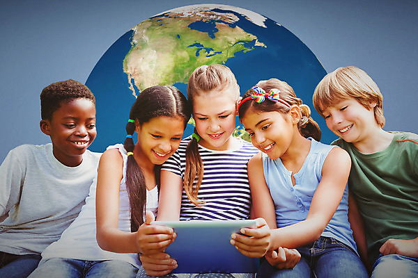 포토 JPG 해외이미지 백인 공원 여자 남자 행복 지구 어린이 백그라운드 지도 관계 휴식 함께함 미소 앉기 소년 여러명 컴퓨터그래픽 파란색 친구 태블릿 글로벌 알약 지구본 디지털 우정 잡기 인도인 동료 터치스크린 혼혈 해외202004 우호적 해외포토 서양인 외국인 공공시설 감정 컬러 다수 컨셉 모션 표정 사람 동양인 그래픽 전자제품 스마트기기 약 다문화 파일형식