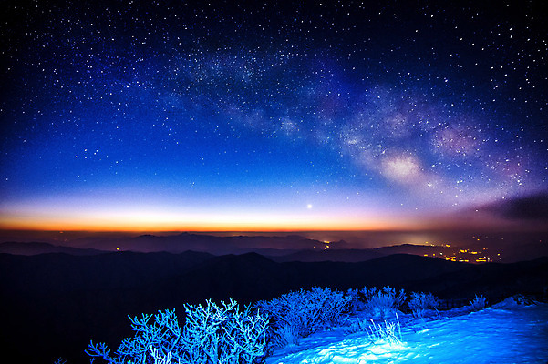 포토 JPG 해외이미지 공원 별 과학 여행 백그라운드 자연 하늘 추상 휴가 한국 사람없음 빛 우주 어둠 캠핑 행성 야간 신비 은하계 덕유산 별빛 성운 해외202004 SF 해외포토 자연요소 공공시설 아시아 컨셉 무늬 레저 산 생태계 무주 파일형식
