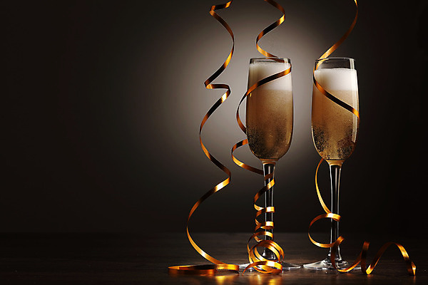 포토 JPG 해외이미지 디자인 기념일 행복 리본 음료 백그라운드 크리스마스 겨울 검은배경 새로움 기념 선물 사랑 사람없음 빛 상자 파티 축제 낭만 축하 알코올 샴페인 샴페인잔 해외202004 해외포토 계절 감정 컨셉 술잔 주류 이벤트 검은색 파일형식