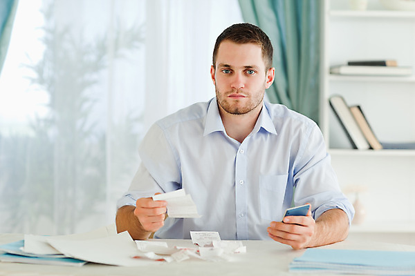 포토 JPG 해외이미지 종이 돈 비즈니스 탁자 실내 한명 앉기 10대 금융 노트북 사무실 방 계산기 업무 계산 결제 회계 계산서 계좌 세금 해외202004 해외포토 1 가구 모션 청소년 문구용품 사람 내부 경제 전자제품 장비 작업 재산 파일형식