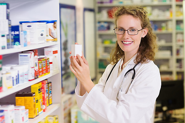 포토 JPG 해외이미지 백인 여자 청진기 선반 실내 한명 상반신 20대 성인 약 약국 조제 약사 의료성형뷰티 성인여자한명만 해외202004 해외포토 서양인 1 가구 의학 의료기기 사람 청년 내부 만들기 여자한명만 성인여자만 파일형식