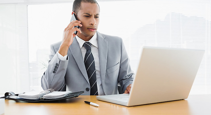 포토 JPG 해외이미지 남자 비즈니스 무선통신 직장 실내 한명 앉기 정장 20대 노트북 스마트폰 핸드폰 사무실 펜 다이어리 비즈니스맨 무선전화기 스마트 집중 스타일 해외202004 해외포토 1 옷 컨셉 회사 통신 모션 사람 청년 내부 전자제품 스마트기기 필기구 사무용품 직장인 전화기 파일형식