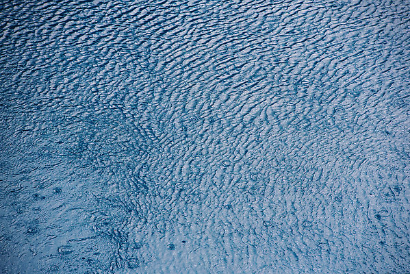 포토 JPG 해외이미지 구름 계절 호수 물결 선 파도 백그라운드 패턴 자연 표면 바람 추상 휴식 사람없음 야외 물 여름 파란색 빛 반사 우주 침묵 봄 젖음 광선 투명 액체 보트 작음 시원함 홍수 순수 질감 장면 내추럴 깊이 잔물결 해외202004 해외포토 자연요소 바다 컬러 컨셉 무늬 배_교통 날씨 소리 크기 자연재해 생태계 파일형식