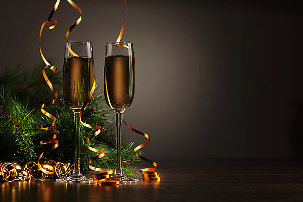 포토 JPG 해외이미지 디자인 기념일 행복 리본 음료 백그라운드 크리스마스 겨울 검은배경 새로움 기념 선물 사랑 사람없음 빛 상자 파티 축제 낭만 축하 알코올 샴페인 샴페인잔 해외202004 해외포토 계절 감정 컨셉 술잔 주류 이벤트 검은색 파일형식