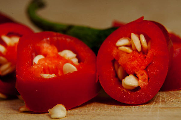 포토 JPG 해외이미지 식물 음식 조각 백그라운드 채소 과일 재료 자연 고추 파프리카 건강 요리 사람없음 빨간색 초록색 주방 종 흰색 신선 뜨거움 양념 닫기 맛 자르기 먹기 향신료 유기농 매움 날카로움 후추 연소 고립 살사댄스 숙성 채식주의자 페퍼로니 해외202004 해외포토 웰빙 컬러 컨셉 모션 춤 소시지 생태계 채식 향미료 파일형식