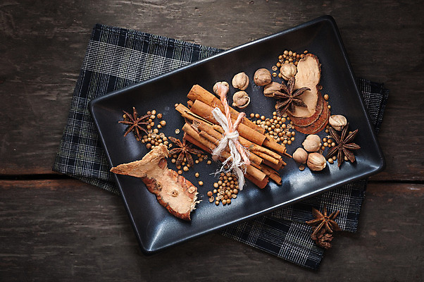 포토 JPG 해외이미지 음식 백그라운드 재료 탁자 건조 요리 사람없음 장식 갈색 주방 조미료 향신료 향 시나몬 해외202004 해외포토 컬러 가구 향미료 파일형식