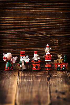 포토 JPG 해외이미지 나무 캐릭터 디자인 배너 백그라운드 크리스마스 겨울 패턴 벽지 탁자 날씨 휴가 새로움 기념 선물 사람없음 목재 장식 장난감 갈색 우주 축제 어둠 장식볼 수확 골동품 시골 인사 판넬 신용카드 우아함 12월 연도 심볼 복고 전나무 노엘 옛날 해외202004 해외포토 식물 계절 기념일 컬러 가구 컨셉 무늬 농업 재료 금융 예절 날짜 파일형식