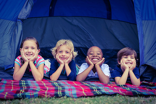 포토 JPG 해외이미지 나무 백인 라이프스타일 공원 여자 남자 행복 어린이 자연 휴가 함께함 실내 관리 텐트 사랑 소년 여러명 야외 초록색 햇빛 정원 맑음 봄 캠핑 시골 캠핑장 어린이만 해외202004 해외포토 서양인 식물 계절 공공시설 감정 컬러 다수 컨셉 레저 날씨 캠핑도구 사람 내부 생활 태양 생태계 파일형식