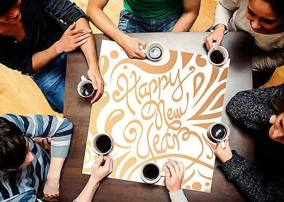 포토 JPG 해외이미지 백인 라이프스타일 디자인 여자 남자 커피 음료 백그라운드 의자 탁자 아침 휴식 새해 실내 대화 웃음 앉기 여러명 20대 장식 컵 친구 우정 카페 머그컵 대학교 해피뉴이어 스타일 해외202004 해외포토 주간 서양인 식기 가구 다수 컨셉 학교 관계 모션 표정 말하기 사람 청년 내부 생활 상점 새해인사 파일형식